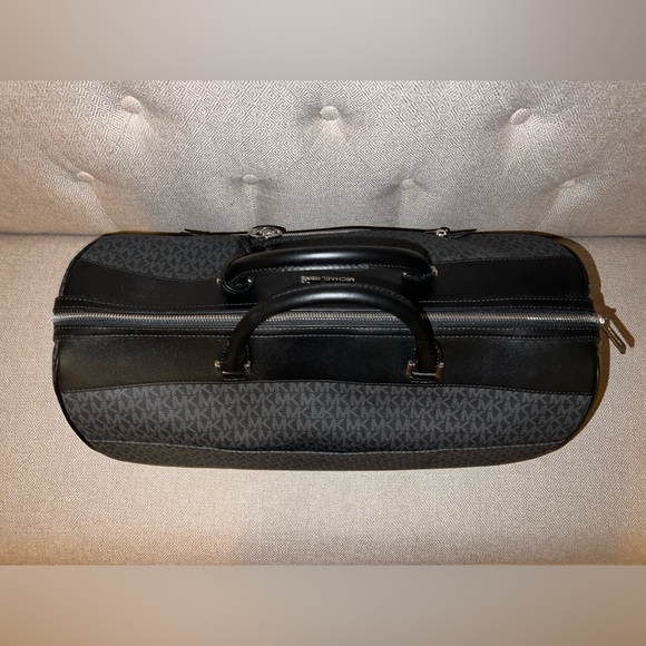 XL Michael Kors Travel Bag - Picture 12 of 16